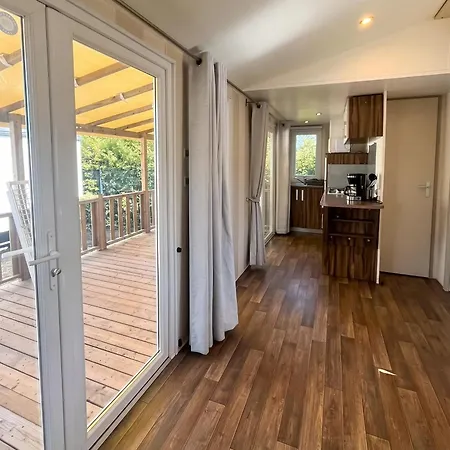 Confortable Avec Terrasse à *